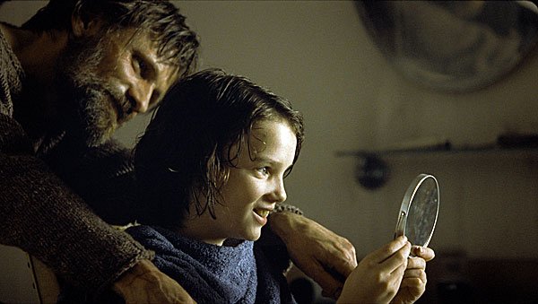 Viggo Mortensen and Kodi Smit-McPhee in The Road